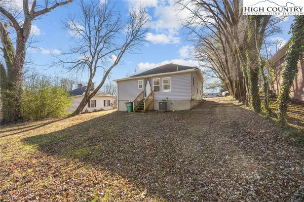 a view of a house with a backyard