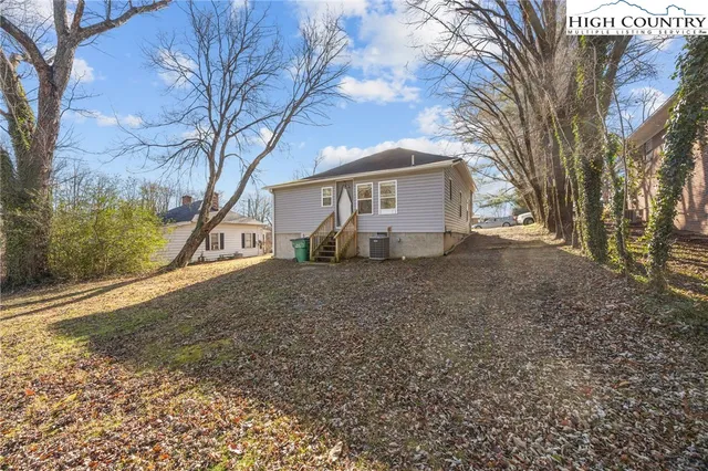 a view of a house with a backyard