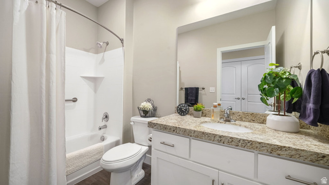 1810 West 300th Street South, Unit D Mapleton, UT 84664 - Photo 16 of 30 Hallway bathroom featuring vanity, shower/bath combo