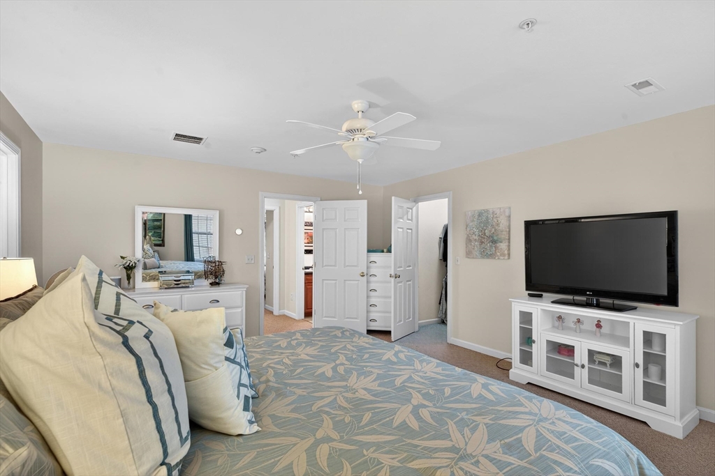 615 Nashua Road, Unit 9 Dracut, MA 01826 - Photo 29 of 38 a view of a livingroom with furniture