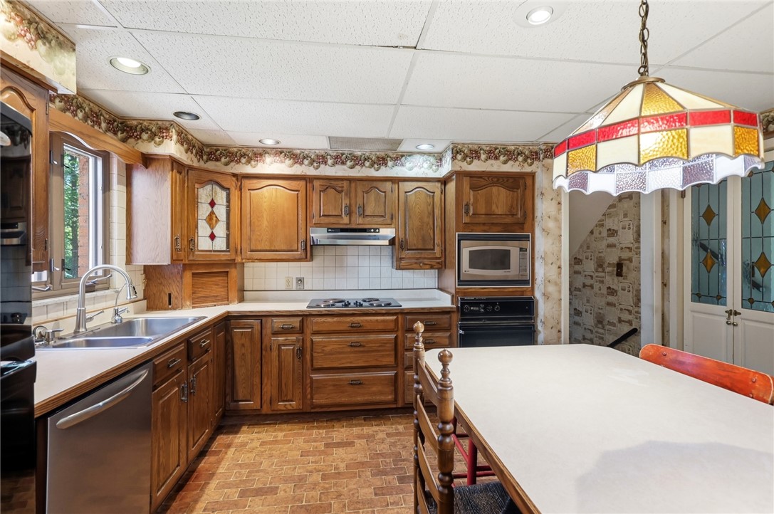 2504 Cross Country Road Beavercreek, OH 45431 - Photo 13 of 46