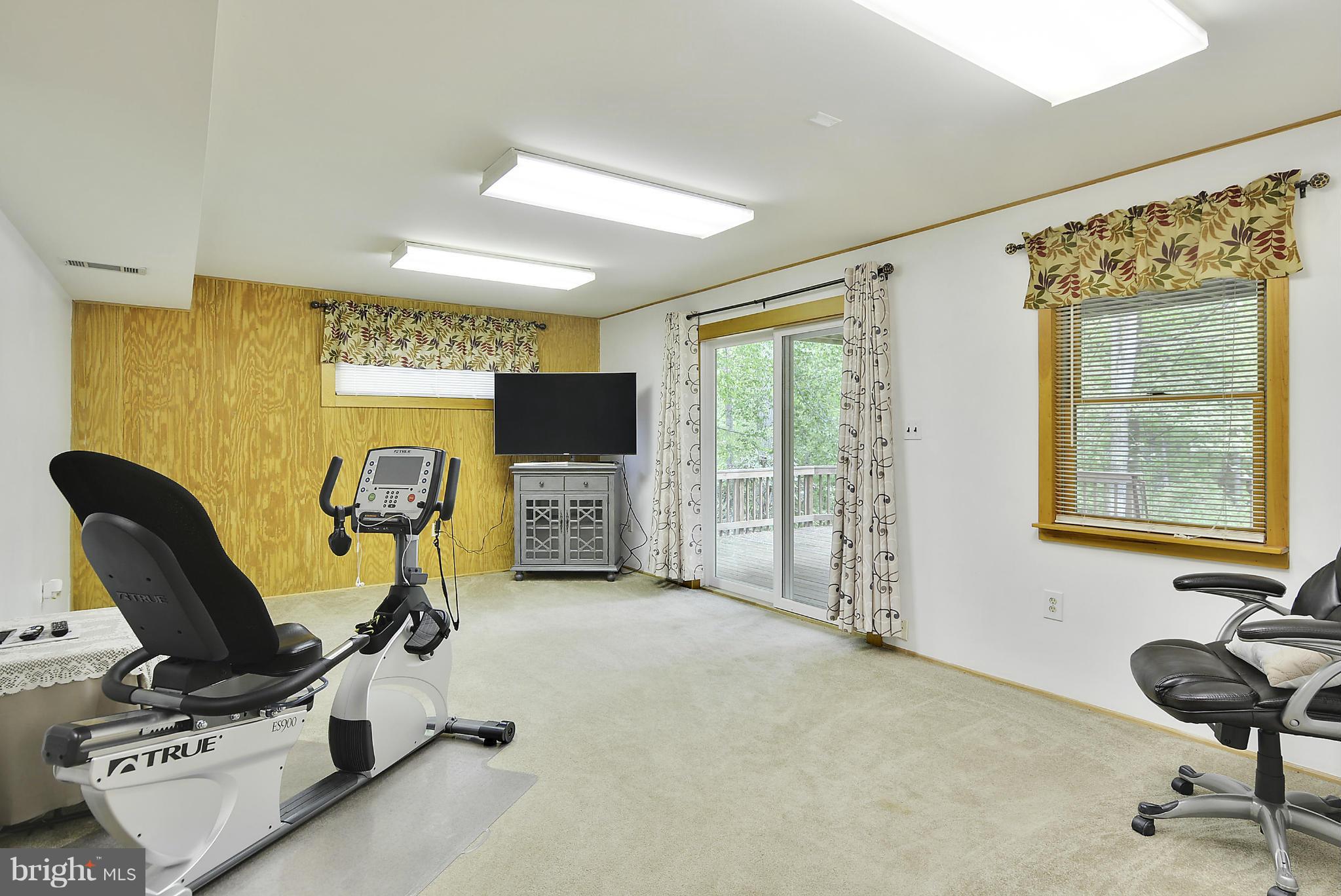 5640 Inverchapel Road Springfield, VA 22151 - Photo 14 of 24 Family Room