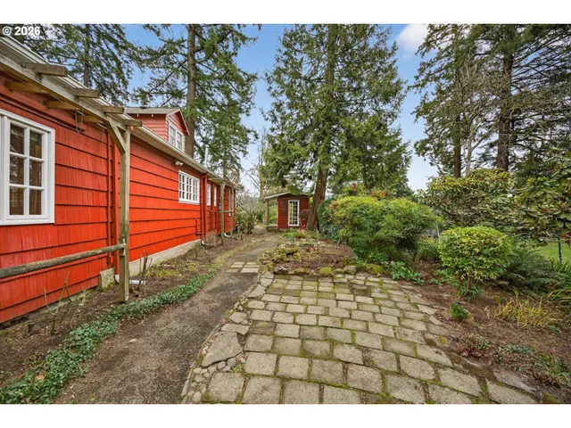 $849,900 | 2164 Summit Drive, Lake Oswego, OR 97034