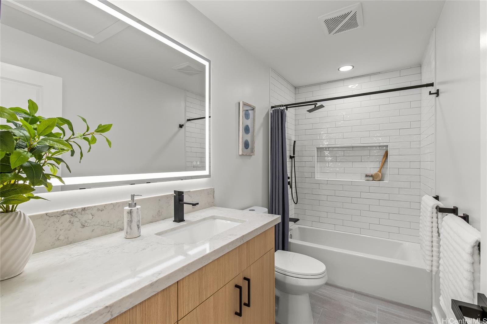 907 Ahuwale Street Honolulu, HI 96821 - Photo 14 of 25 Polished Porcelain tile shower/ tub, Rainfall shower