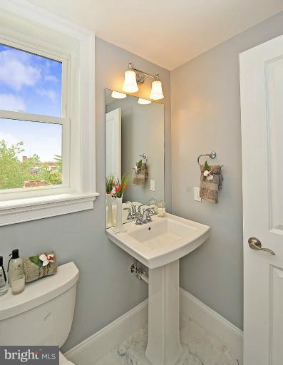 2431 Ontario Road Northwest, Unit 3 Washington, DC 20009 - Photo 8 of 14 Second Bathroom