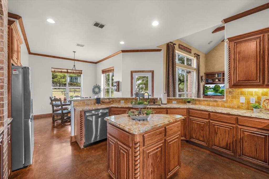 1145 Veal Station Road Springtown, TX 76082 - Photo 13 of 40