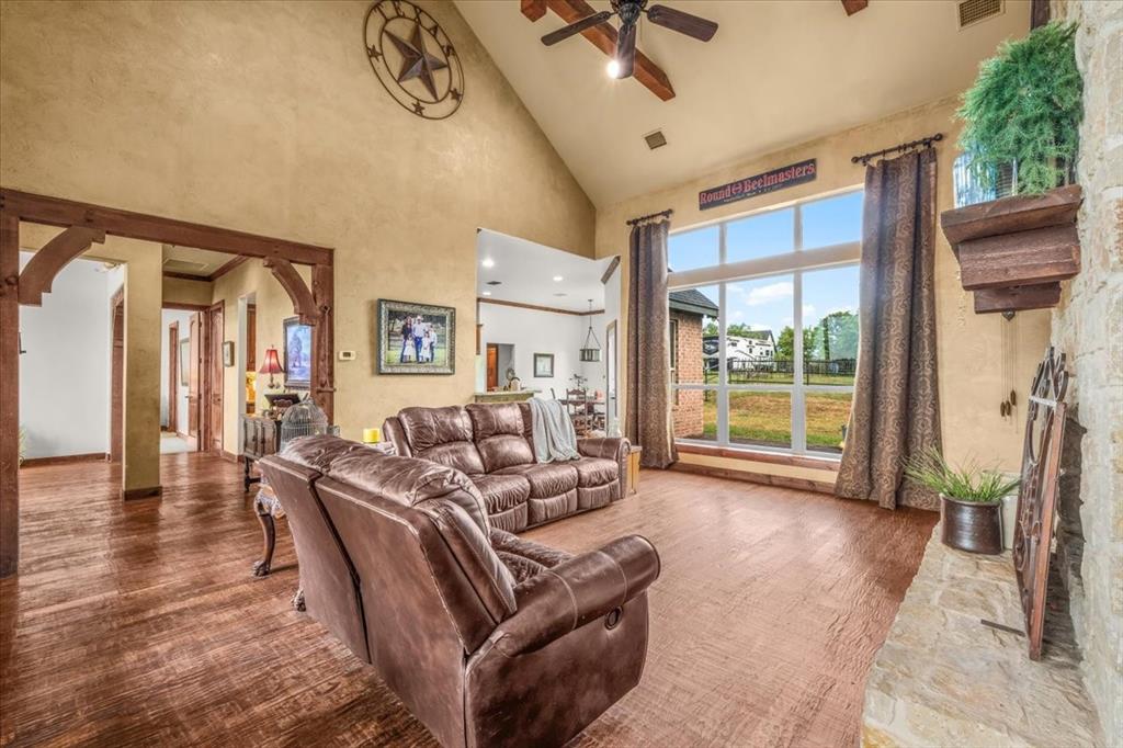 1145 Veal Station Road Springtown, TX 76082 - Photo 10 of 40