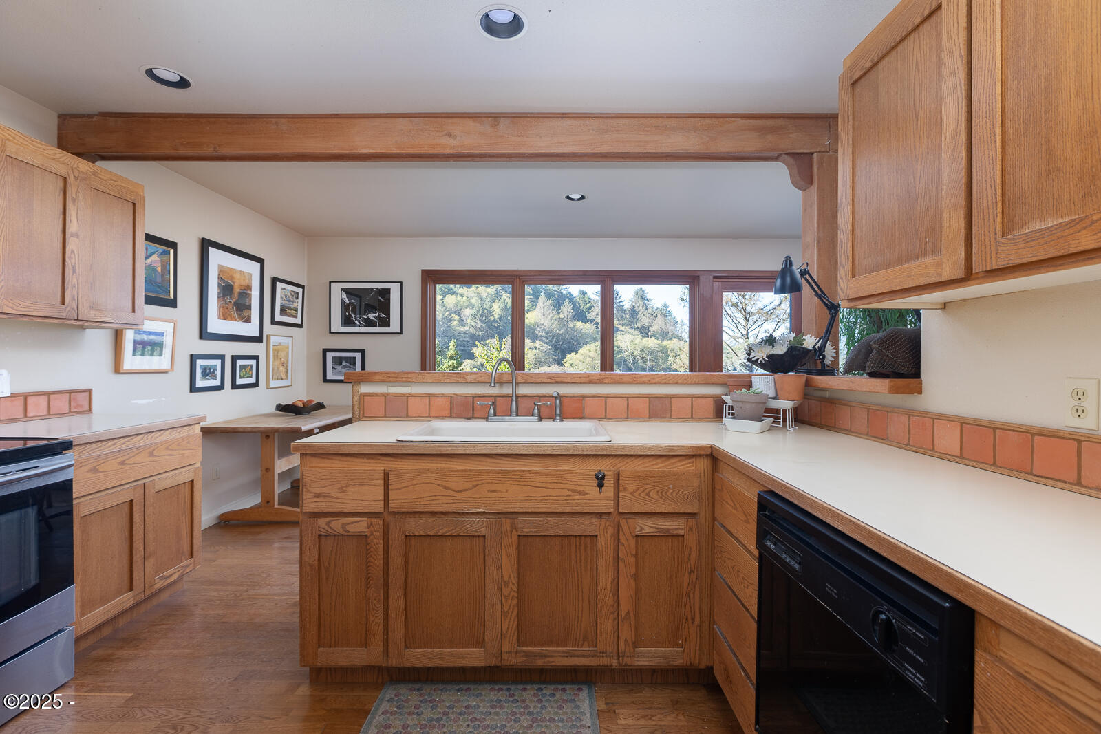 4850 Schoolhouse Road Neskowin, OR 97149 - Photo 7 of 33 Kitchen