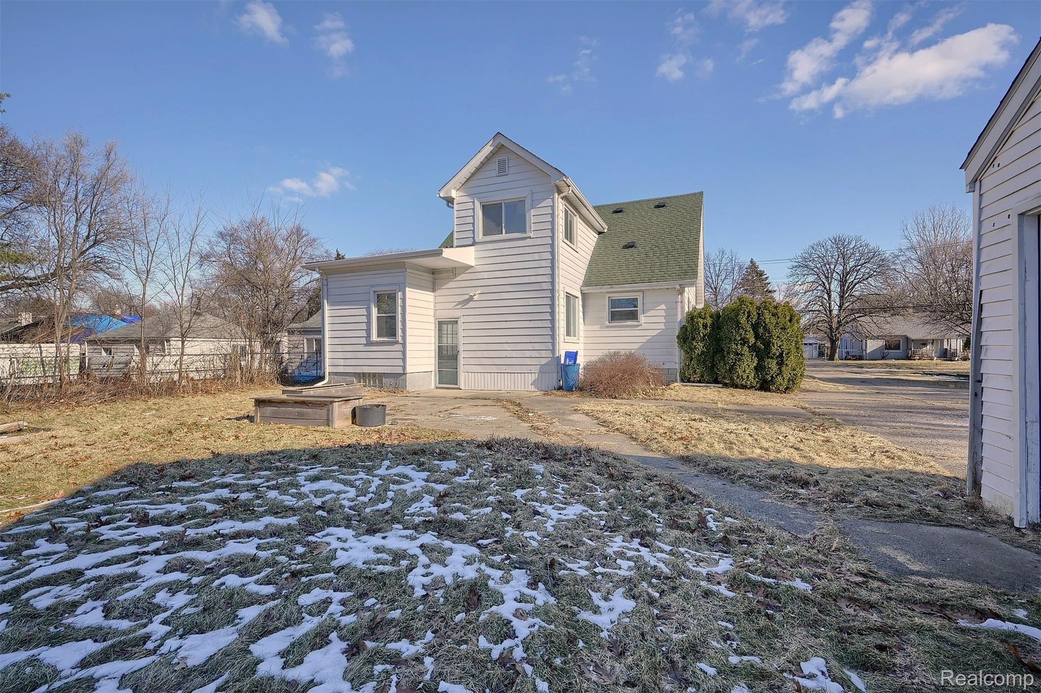 20903 Doepfer Road Warren, MI 48091 - Photo 23 of 26 23-Rear-2nd-View.jpg
