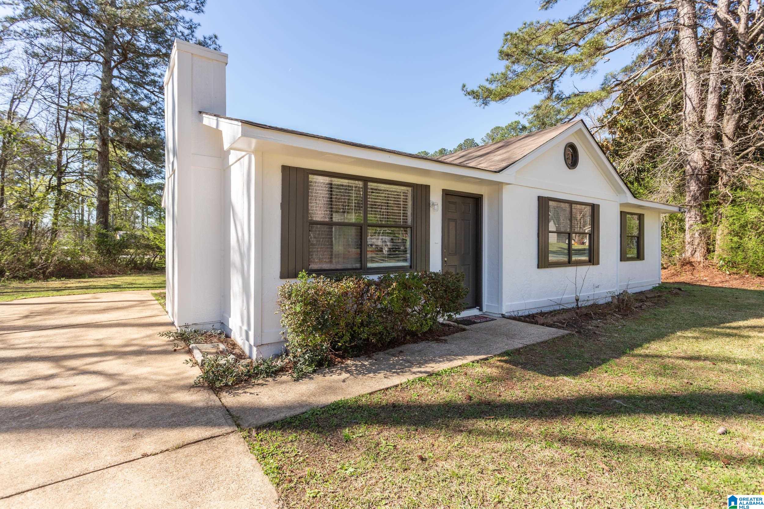 1502 Fillys Run Weaver, AL 36277 - Photo 4 of 32