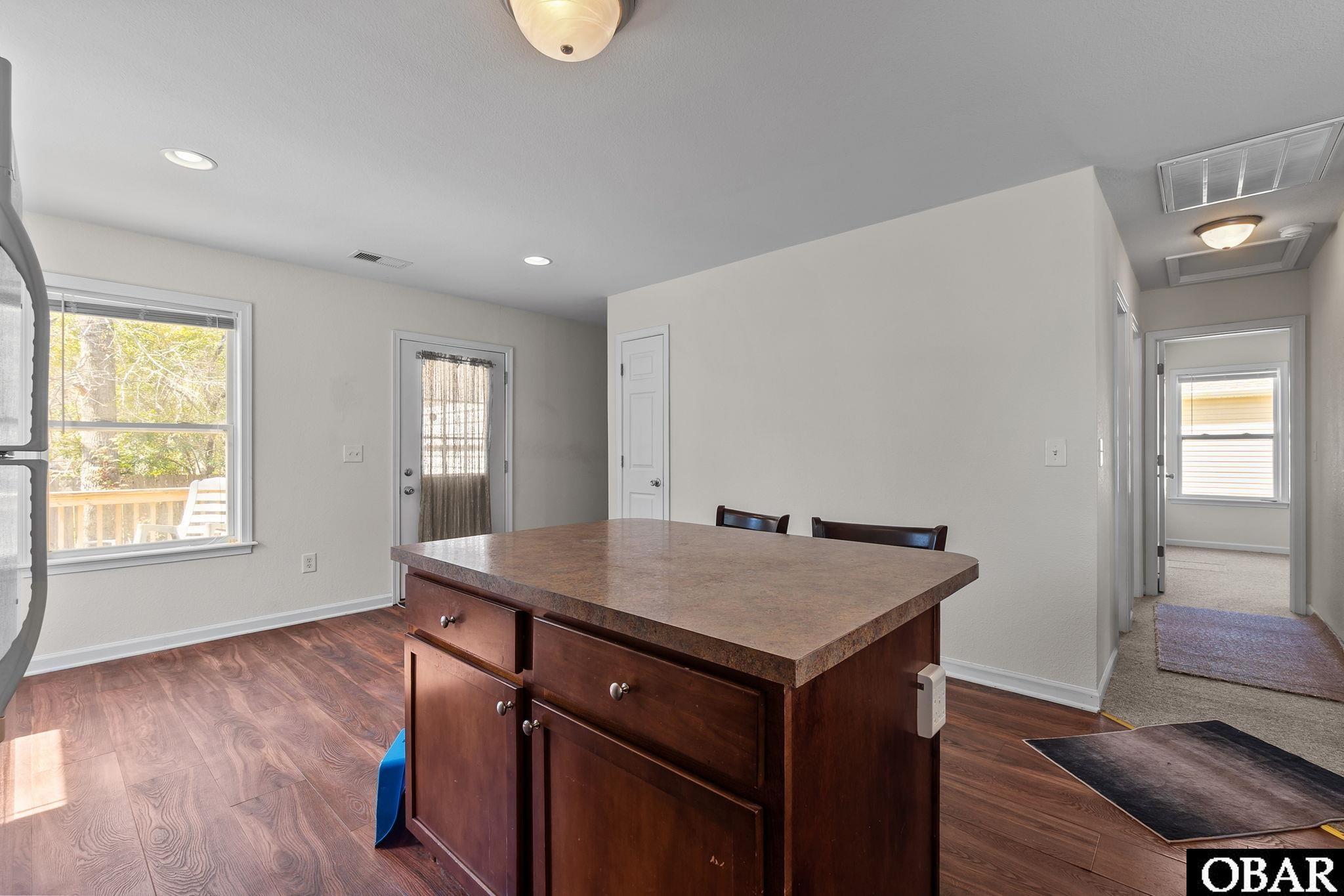 718 George Howe Street Manteo, NC 27954 - Photo 9 of 28 Kitchen & Dining