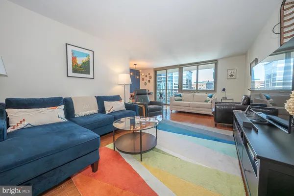 $380,000 | 1919 Chestnut Street, Unit 2703, Philadelphia, PA 19103