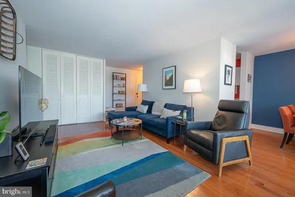 $380,000 | 1919 Chestnut Street, Unit 2703, Philadelphia, PA 19103