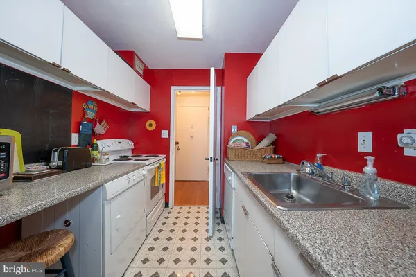 $380,000 | 1919 Chestnut Street, Unit 2703, Philadelphia, PA 19103