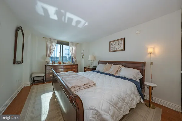 $380,000 | 1919 Chestnut Street, Unit 2703, Philadelphia, PA 19103