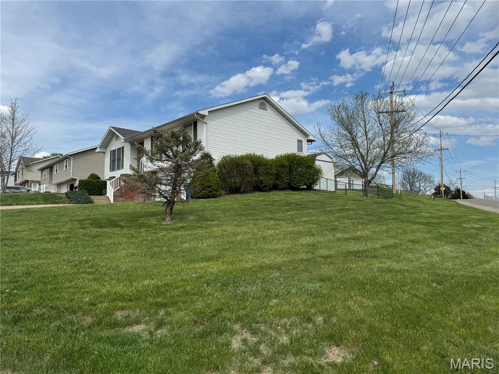 612 Clover Road Hannibal, MO 63401 - Photo 2 of 18