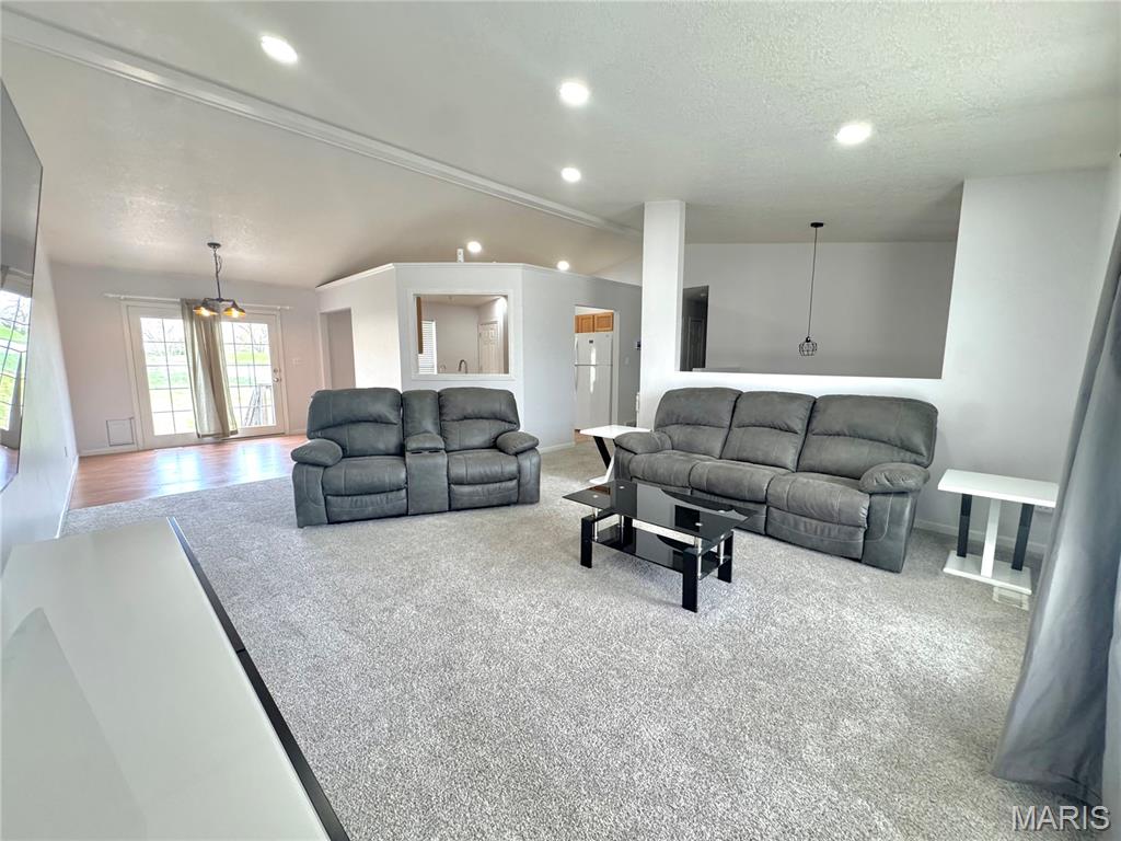 612 Clover Road Hannibal, MO 63401 - Photo 3 of 18