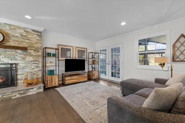 $699,000 | 141 South Kainer Avenue, Barrington, IL 60010