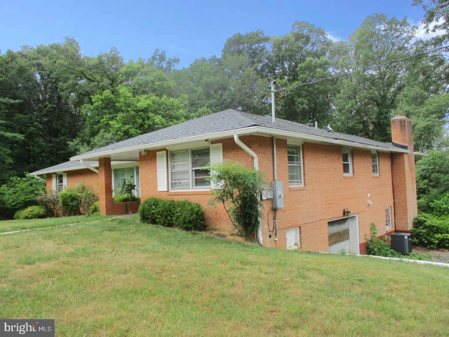 302 Dungadin Road Front Royal, VA 22630 - Photo 2 of 14