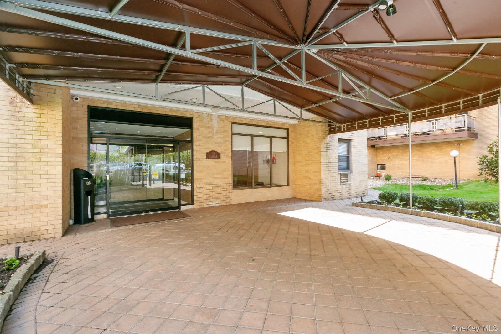 40 Stoner Avenue, Unit 2F Great Neck, NY 11021 - Photo 2 of 15