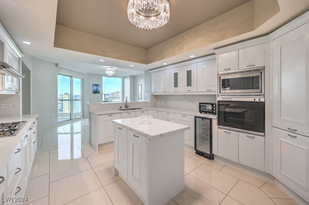 2777 Paradise Road, Unit 1502 Las Vegas, NV 89109 - Photo 6 of 56 Freshly remodeled kitchen