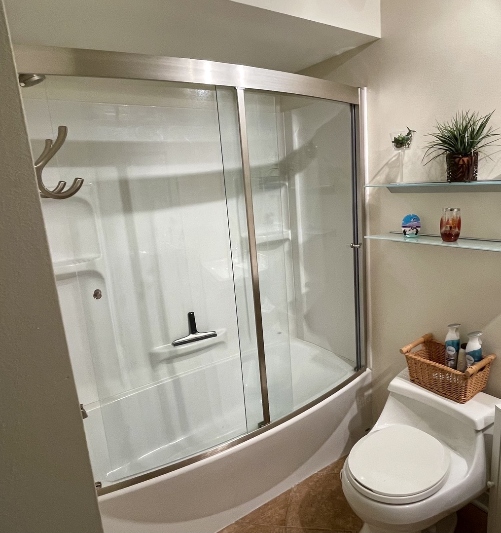 396 Echo Lane, Unit 3 Aurora, IL 60504 - Photo 12 of 20 a bathroom with a toilet and a shower