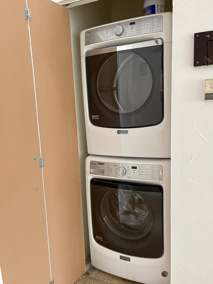 396 Echo Lane, Unit 3 Aurora, IL 60504 - Photo 13 of 20 a utility room with dryer and washer