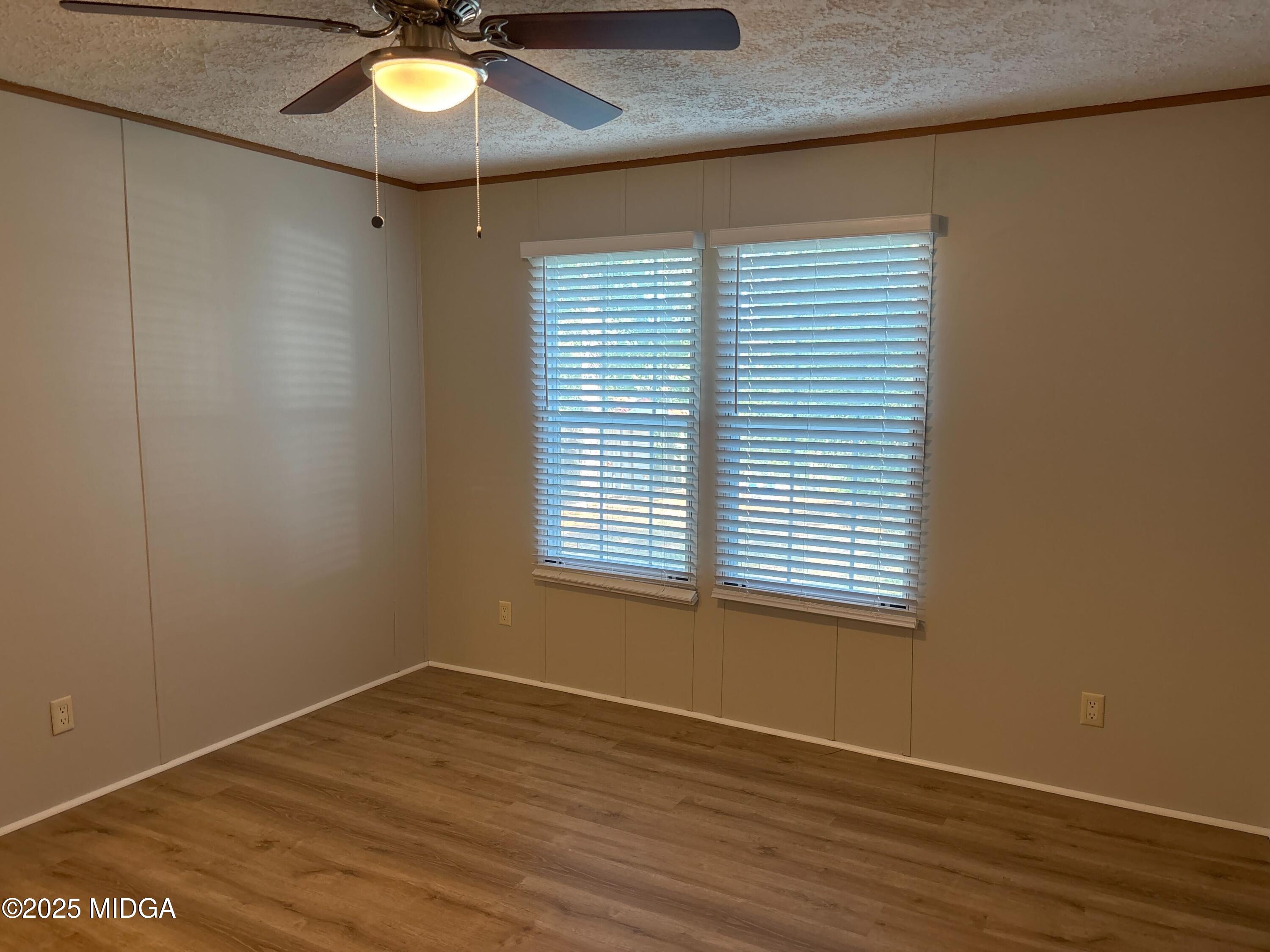 137 Alview Drive Macon, GA 31206 - Photo 20 of 22 an empty room with a window
