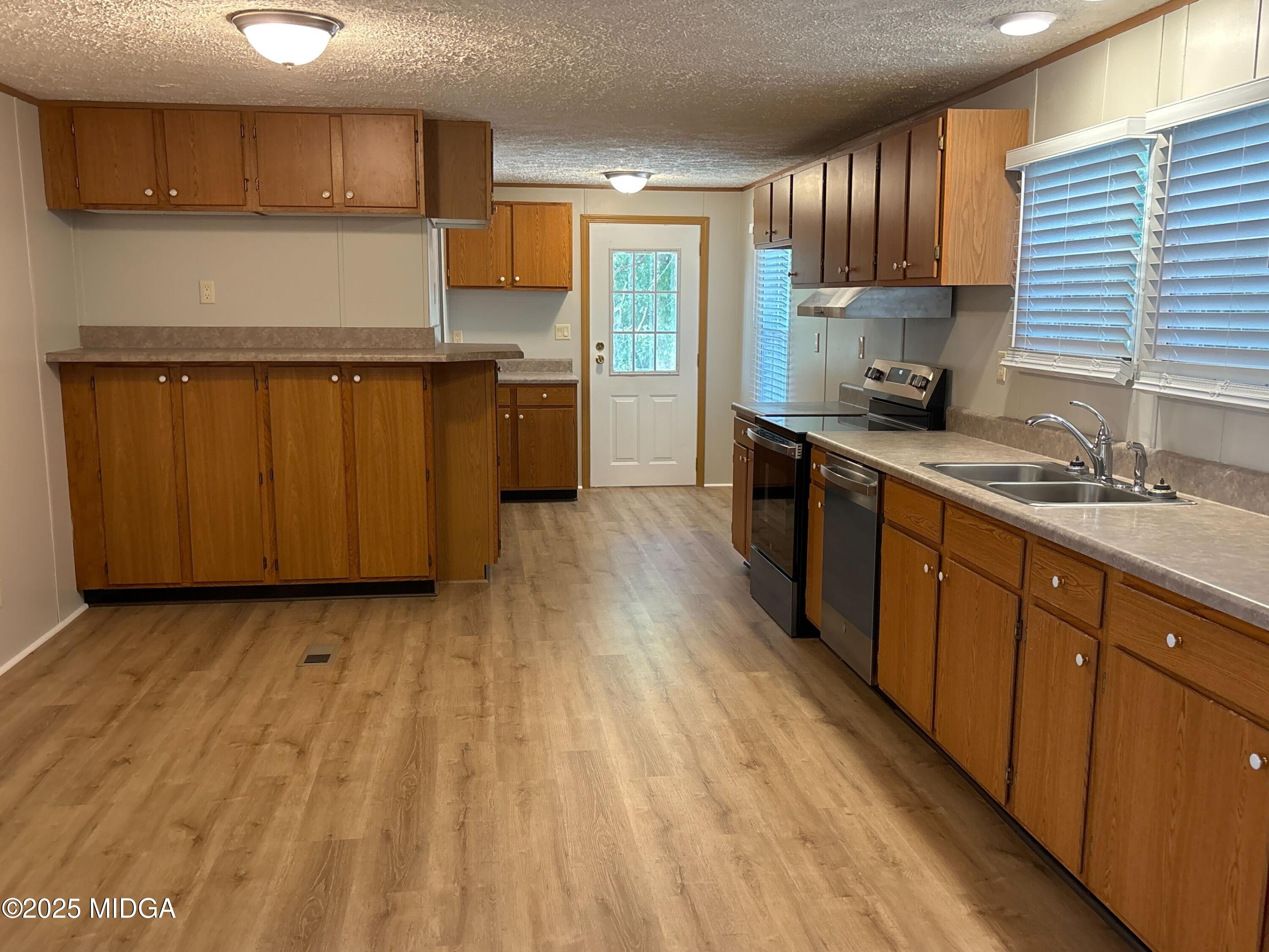 137 Alview Drive Macon, GA 31206 - Photo 5 of 22 a kitchen with stainless steel appliances granite countertop a sink a stove cabinets and wooden floor