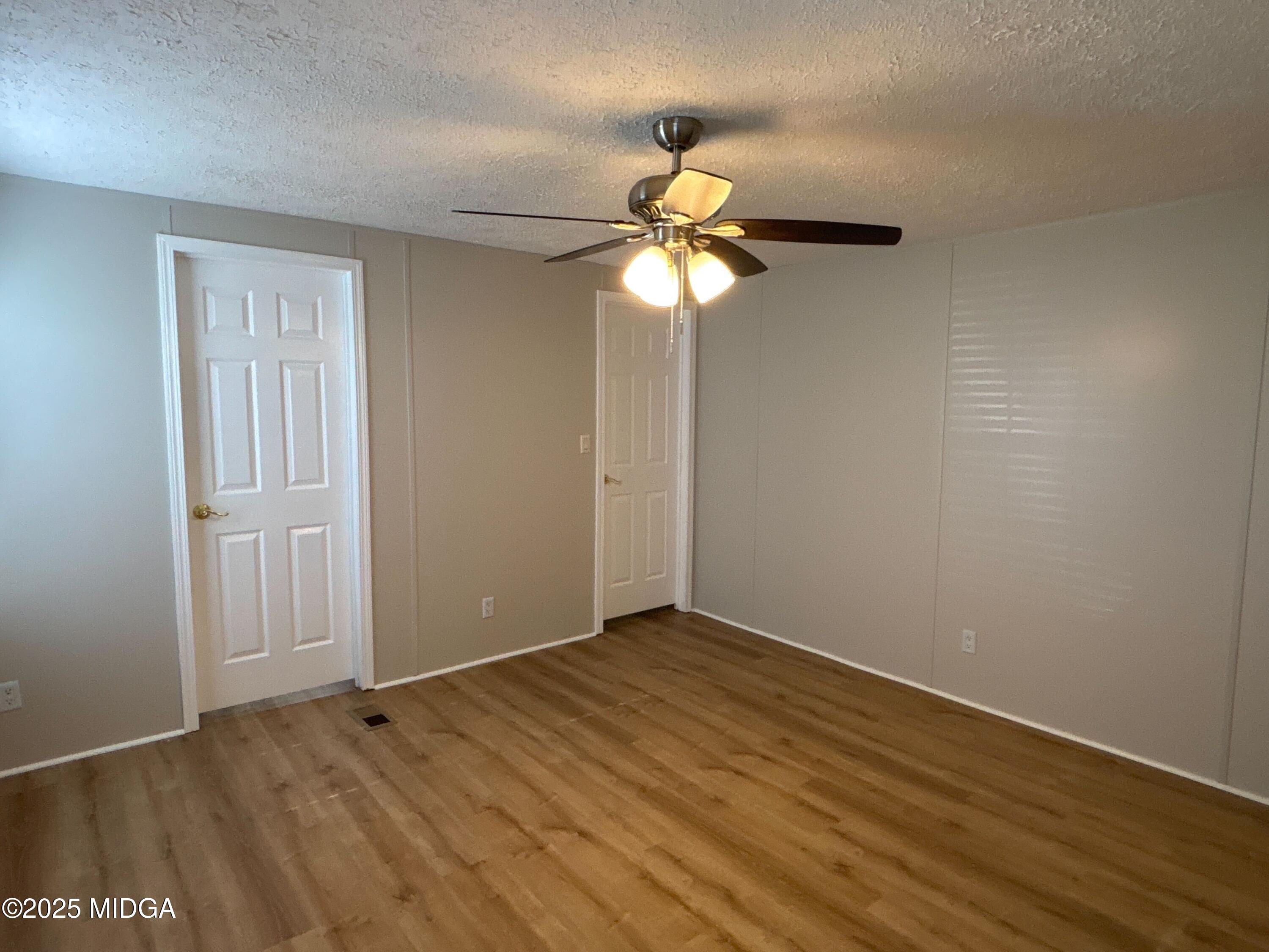 137 Alview Drive Macon, GA 31206 - Photo 10 of 22 a view of a small space with wooden floor and a ceiling fan