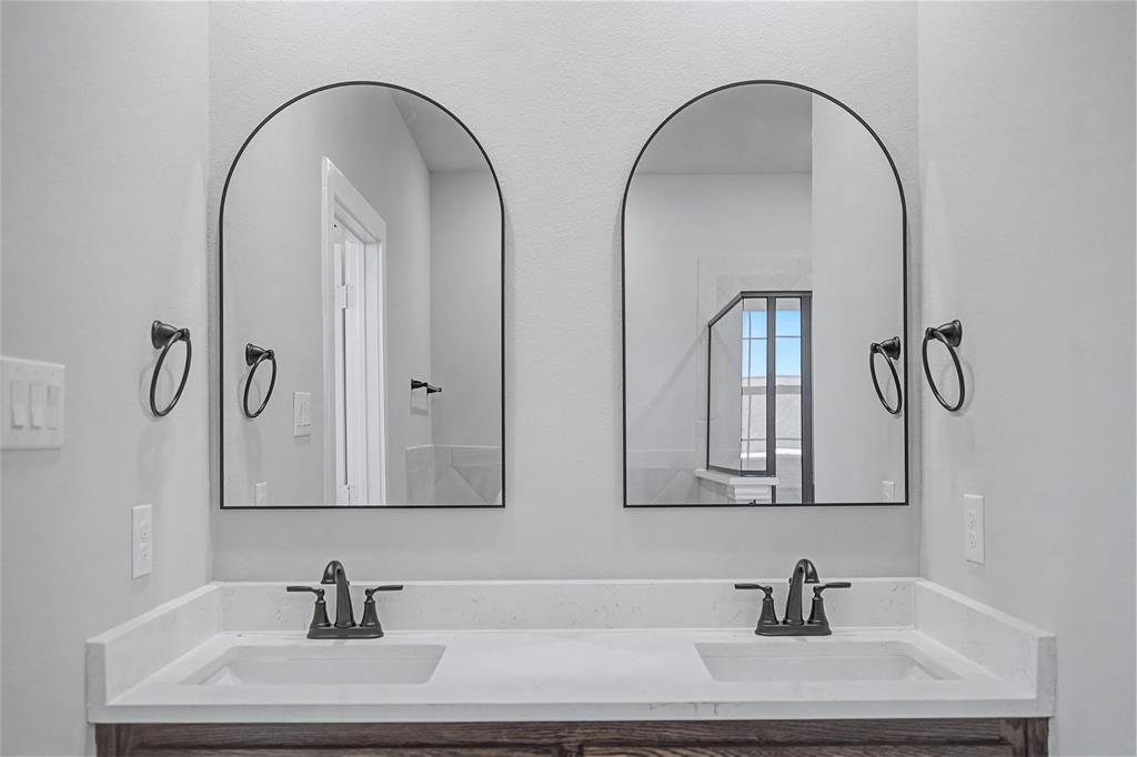 44 Karol Jean Way Quinlan, TX 75474 - Photo 18 of 36 Bathroom with double vanity