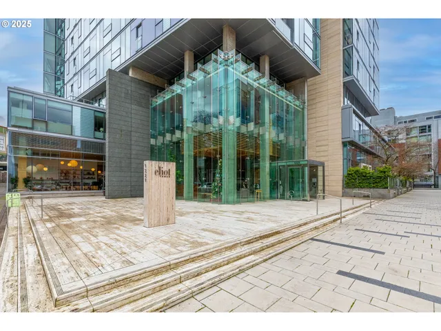 $335,000 | 1221 Southwest 10th Avenue, Unit 809, Portland, OR 97205