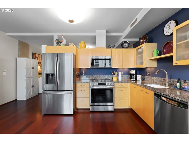 $335,000 | 1221 Southwest 10th Avenue, Unit 809, Portland, OR 97205