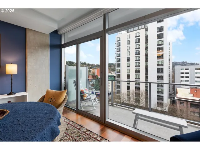 $335,000 | 1221 Southwest 10th Avenue, Unit 809, Portland, OR 97205