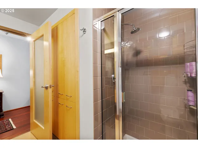 $335,000 | 1221 Southwest 10th Avenue, Unit 809, Portland, OR 97205