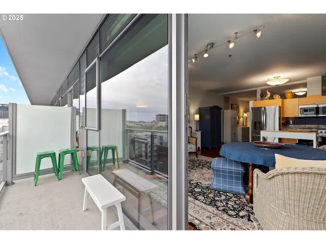 $335,000 | 1221 Southwest 10th Avenue, Unit 809, Portland, OR 97205