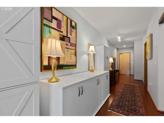 $335,000 | 1221 Southwest 10th Avenue, Unit 809, Portland, OR 97205