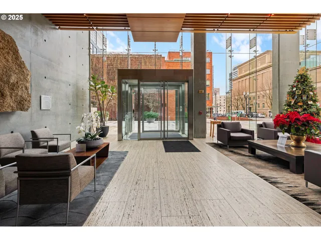 $335,000 | 1221 Southwest 10th Avenue, Unit 809, Portland, OR 97205