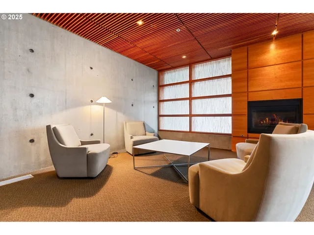 $335,000 | 1221 Southwest 10th Avenue, Unit 809, Portland, OR 97205