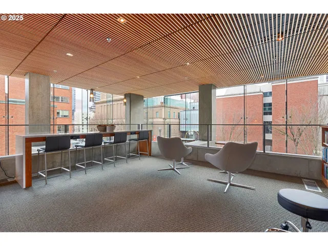 $335,000 | 1221 Southwest 10th Avenue, Unit 809, Portland, OR 97205