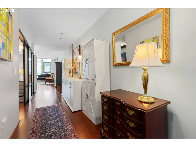 $335,000 | 1221 Southwest 10th Avenue, Unit 809, Portland, OR 97205