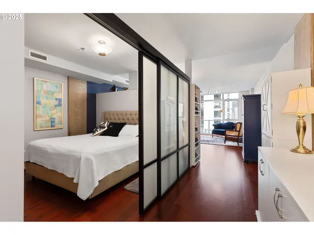 $335,000 | 1221 Southwest 10th Avenue, Unit 809, Portland, OR 97205