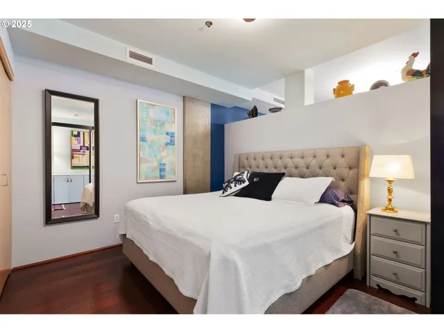 $335,000 | 1221 Southwest 10th Avenue, Unit 809, Portland, OR 97205