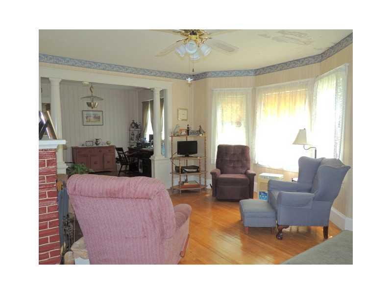 98 Old Post Road Arundel, ME 04046 - Photo 5 of 11 Living Room.