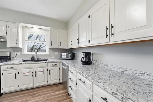 $384,900 | 6470 Southeast Horseshoe Drive, Holt, MO 64048