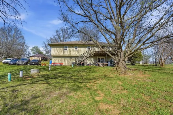 $384,900 | 6470 Southeast Horseshoe Drive, Holt, MO 64048