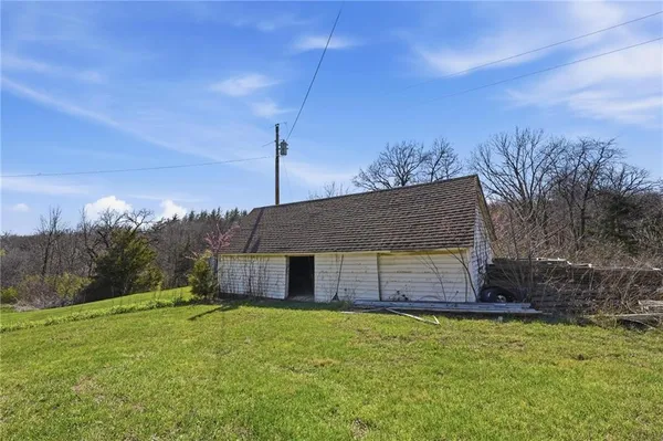 $384,900 | 6470 Southeast Horseshoe Drive, Holt, MO 64048