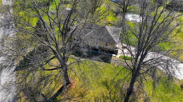 $384,900 | 6470 Southeast Horseshoe Drive, Holt, MO 64048