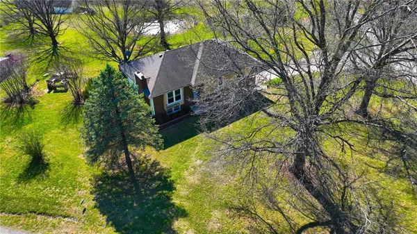 $384,900 | 6470 Southeast Horseshoe Drive, Holt, MO 64048
