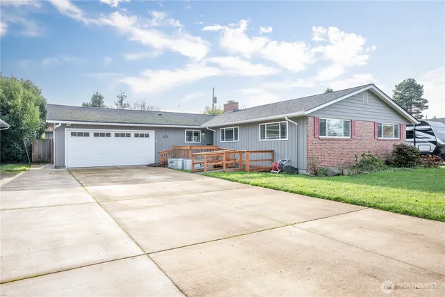 $410,000 | 2551 Northlake Avenue, Longview, WA 98632